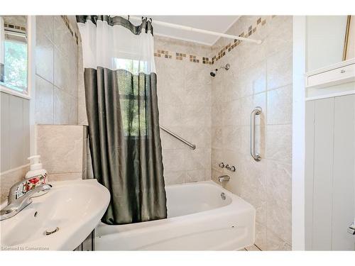 156 Avondale Street, Hamilton, ON - Indoor Photo Showing Bathroom