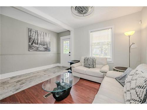 156 Avondale Street, Hamilton, ON - Indoor Photo Showing Living Room