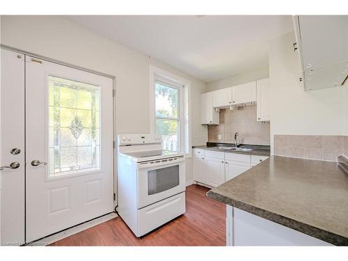 156 Avondale Street, Hamilton, ON - Indoor Photo Showing Kitchen