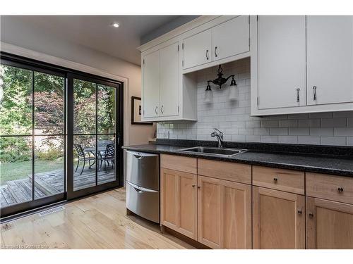 236 Donnelly Drive, Mississauga, ON - Indoor Photo Showing Kitchen