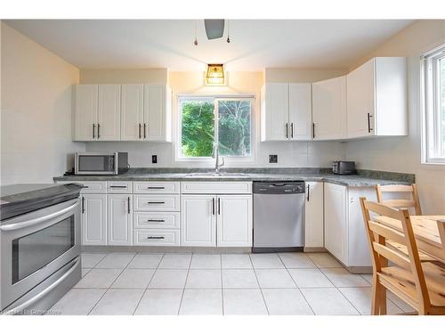 29 Quaker Road, Welland, ON - Indoor Photo Showing Kitchen