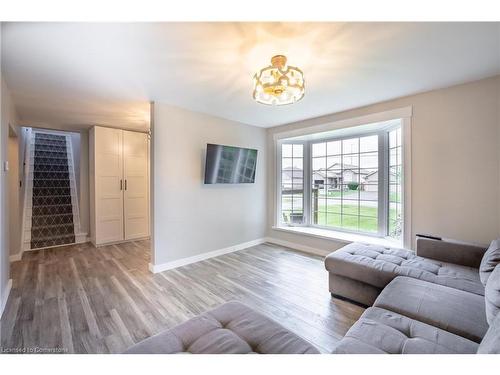 29 Quaker Road, Welland, ON - Indoor Photo Showing Living Room