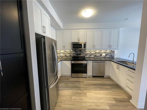 106-61 Soho Street, Hamilton, ON - Indoor Photo Showing Kitchen With Upgraded Kitchen