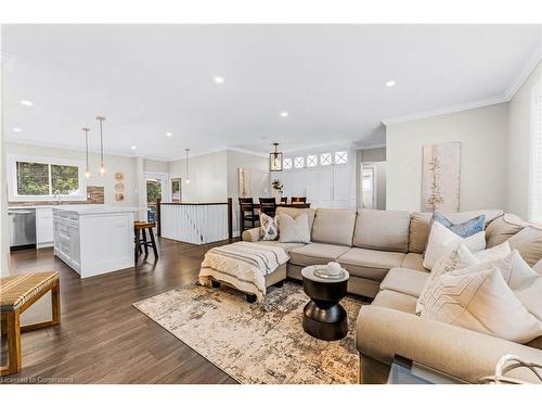 947 Easterbrook Avenue, Burlington, ON - Indoor Photo Showing Living Room