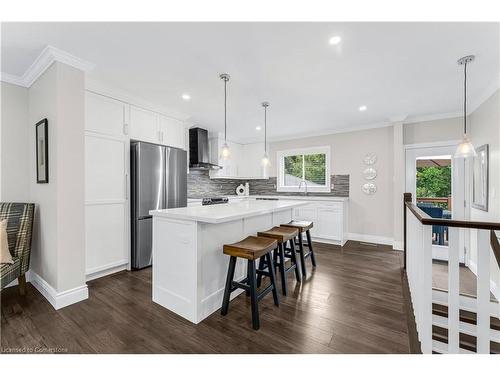 947 Easterbrook Avenue, Burlington, ON - Indoor Photo Showing Kitchen With Upgraded Kitchen