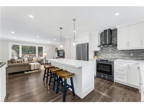 947 Easterbrook Avenue, Burlington, ON - Indoor Photo Showing Kitchen With Upgraded Kitchen