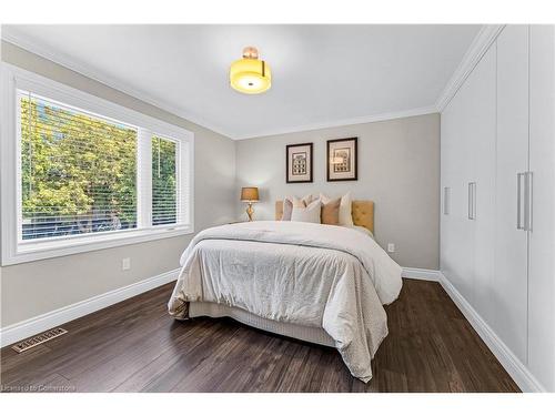 947 Easterbrook Avenue, Burlington, ON - Indoor Photo Showing Bedroom