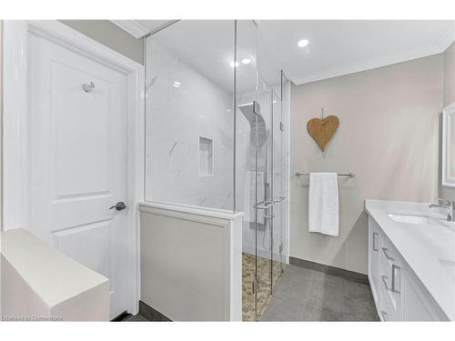 947 Easterbrook Avenue, Burlington, ON - Indoor Photo Showing Bathroom