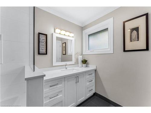 947 Easterbrook Avenue, Burlington, ON - Indoor Photo Showing Bathroom