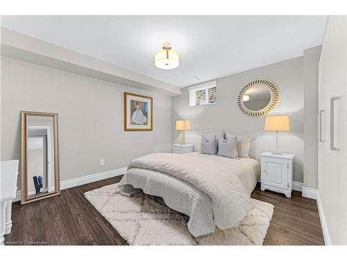 947 Easterbrook Avenue, Burlington, ON - Indoor Photo Showing Bedroom