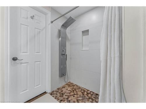 947 Easterbrook Avenue, Burlington, ON - Indoor Photo Showing Bathroom