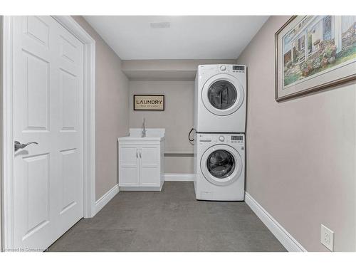 947 Easterbrook Avenue, Burlington, ON - Indoor Photo Showing Laundry Room