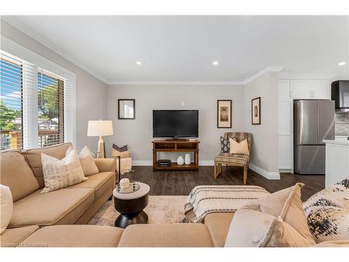 947 Easterbrook Avenue, Burlington, ON - Indoor Photo Showing Living Room