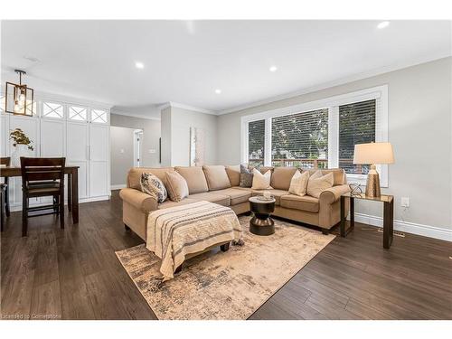 947 Easterbrook Avenue, Burlington, ON - Indoor Photo Showing Living Room