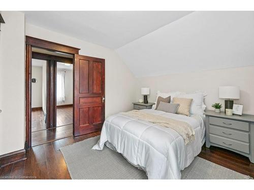 189 Roxborough Avenue, Hamilton, ON - Indoor Photo Showing Bedroom