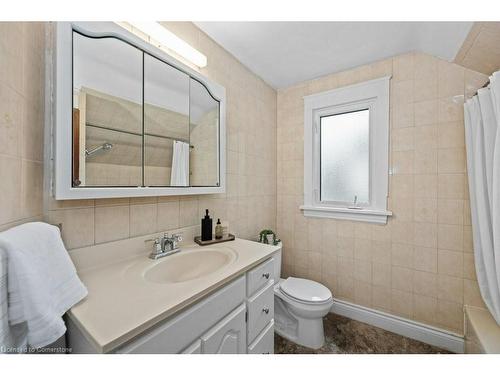 189 Roxborough Avenue, Hamilton, ON - Indoor Photo Showing Bathroom