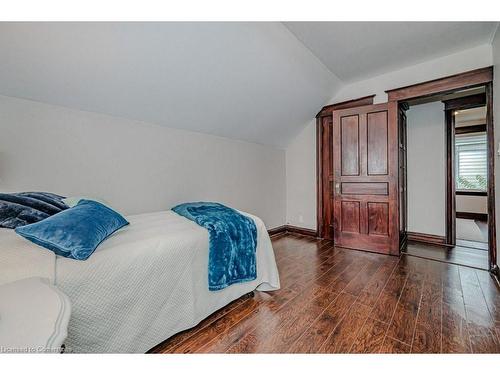 189 Roxborough Avenue, Hamilton, ON - Indoor Photo Showing Bedroom