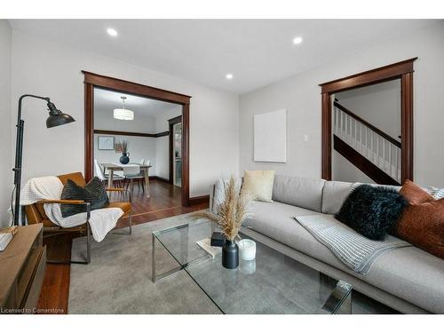 189 Roxborough Avenue, Hamilton, ON - Indoor Photo Showing Living Room