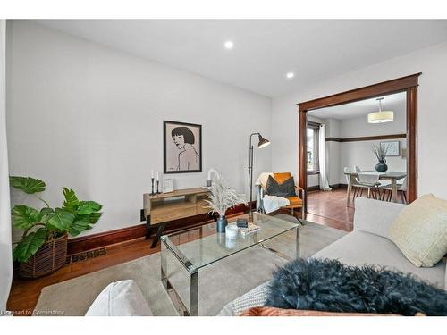 189 Roxborough Avenue, Hamilton, ON - Indoor Photo Showing Living Room