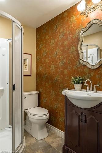 5 Rowanwood Avenue, Hamilton, ON - Indoor Photo Showing Bathroom