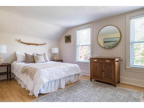 5 Rowanwood Avenue, Hamilton, ON - Indoor Photo Showing Bedroom