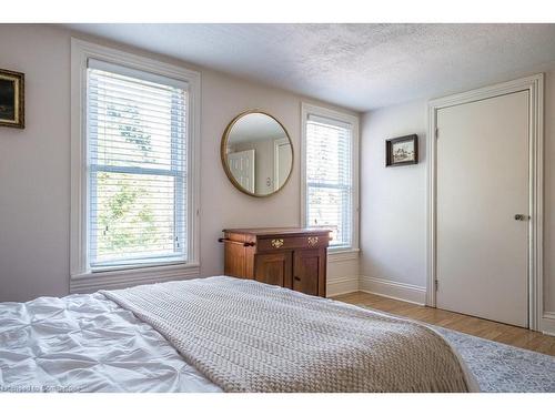 5 Rowanwood Avenue, Hamilton, ON - Indoor Photo Showing Bedroom