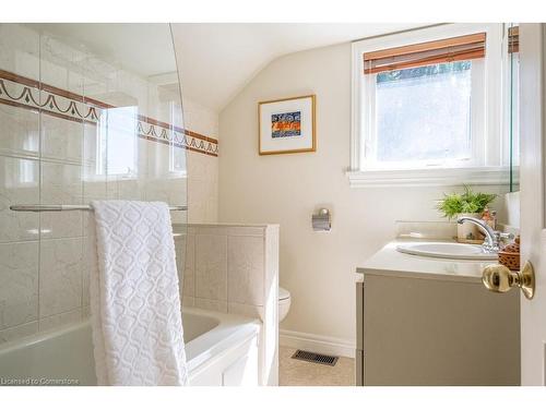 5 Rowanwood Avenue, Hamilton, ON - Indoor Photo Showing Bathroom