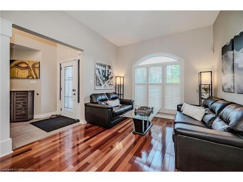 990 Upper Kenilworth Avenue, Hamilton, ON - Indoor Photo Showing Living Room