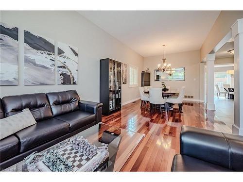 990 Upper Kenilworth Avenue, Hamilton, ON - Indoor Photo Showing Living Room