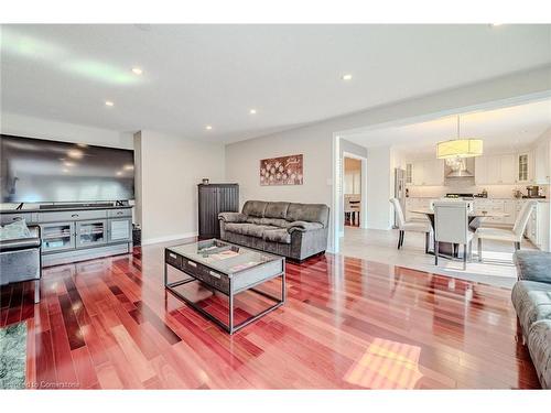 990 Upper Kenilworth Avenue, Hamilton, ON - Indoor Photo Showing Living Room