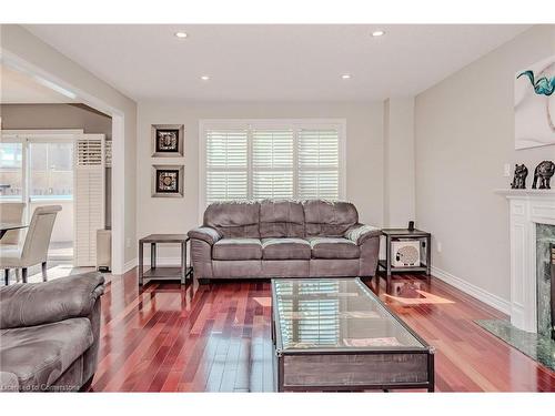 990 Upper Kenilworth Avenue, Hamilton, ON - Indoor Photo Showing Living Room With Fireplace