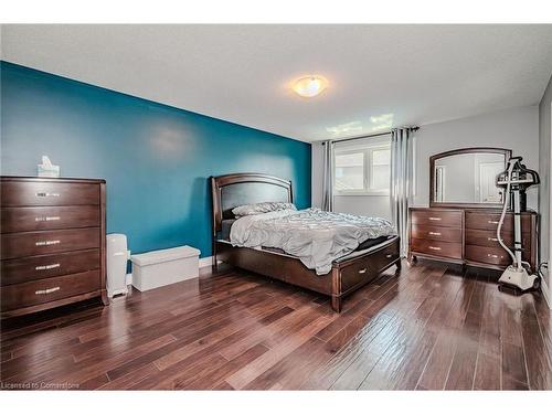 990 Upper Kenilworth Avenue, Hamilton, ON - Indoor Photo Showing Bedroom