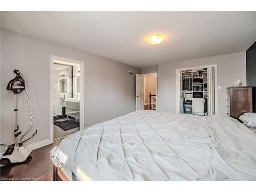 990 Upper Kenilworth Avenue, Hamilton, ON - Indoor Photo Showing Bedroom