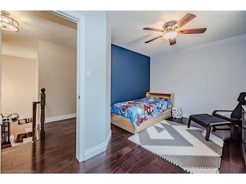 990 Upper Kenilworth Avenue, Hamilton, ON - Indoor Photo Showing Bedroom