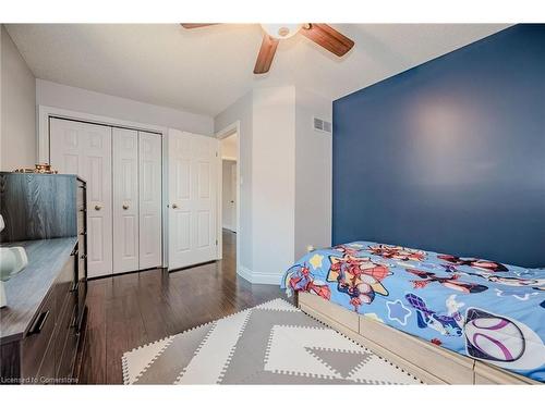 990 Upper Kenilworth Avenue, Hamilton, ON - Indoor Photo Showing Bedroom