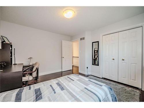 990 Upper Kenilworth Avenue, Hamilton, ON - Indoor Photo Showing Bedroom