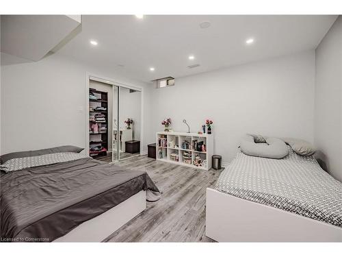 990 Upper Kenilworth Avenue, Hamilton, ON - Indoor Photo Showing Bedroom