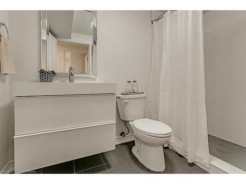 Lower-93 Shadyside Avenue, Hamilton, ON - Indoor Photo Showing Bathroom