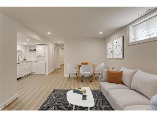 Lower-93 Shadyside Avenue, Hamilton, ON - Indoor Photo Showing Other Room