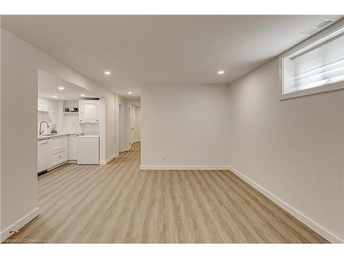 Lower-93 Shadyside Avenue, Hamilton, ON - Indoor Photo Showing Other Room