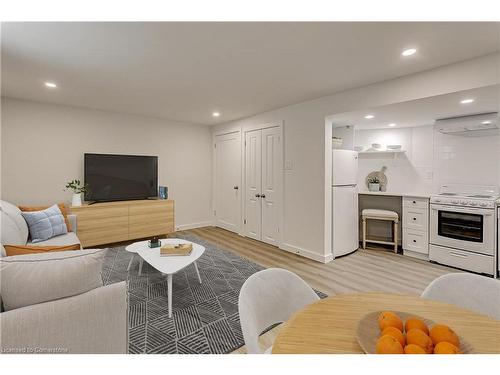 Lower-93 Shadyside Avenue, Hamilton, ON - Indoor Photo Showing Living Room