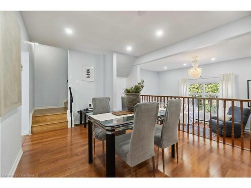 135 Violet Drive, Hamilton, ON - Indoor Photo Showing Dining Room