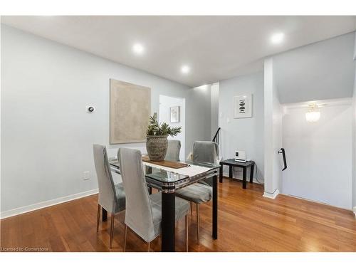 135 Violet Drive, Hamilton, ON - Indoor Photo Showing Dining Room