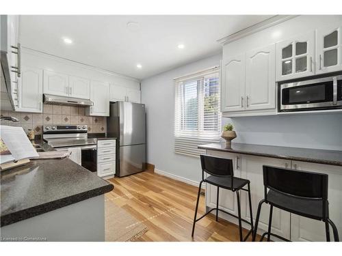 135 Violet Drive, Hamilton, ON - Indoor Photo Showing Kitchen