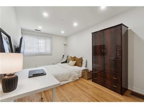 135 Violet Drive, Hamilton, ON - Indoor Photo Showing Bedroom