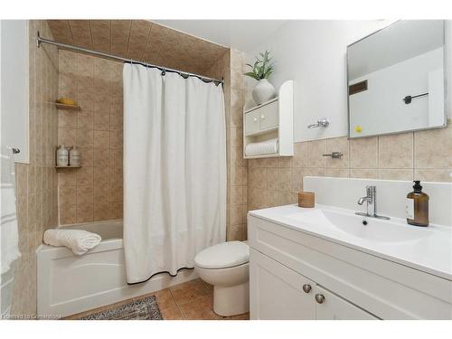 135 Violet Drive, Hamilton, ON - Indoor Photo Showing Bathroom