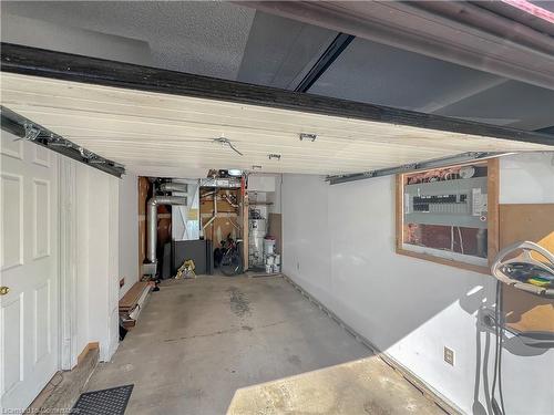 135 Violet Drive, Hamilton, ON - Indoor Photo Showing Garage