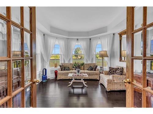 2378 North Shore Drive, Dunnville, ON - Indoor Photo Showing Living Room