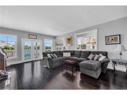 2378 North Shore Drive, Dunnville, ON - Indoor Photo Showing Living Room