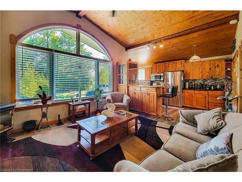 2990 Poplar Avenue, Fort Erie, ON - Indoor Photo Showing Living Room